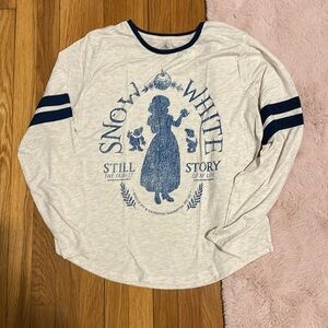 snow white long sleeved varsity style shirt. size xl